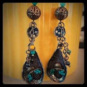 Handcrafted bumblebee crystals shell old gold EARA